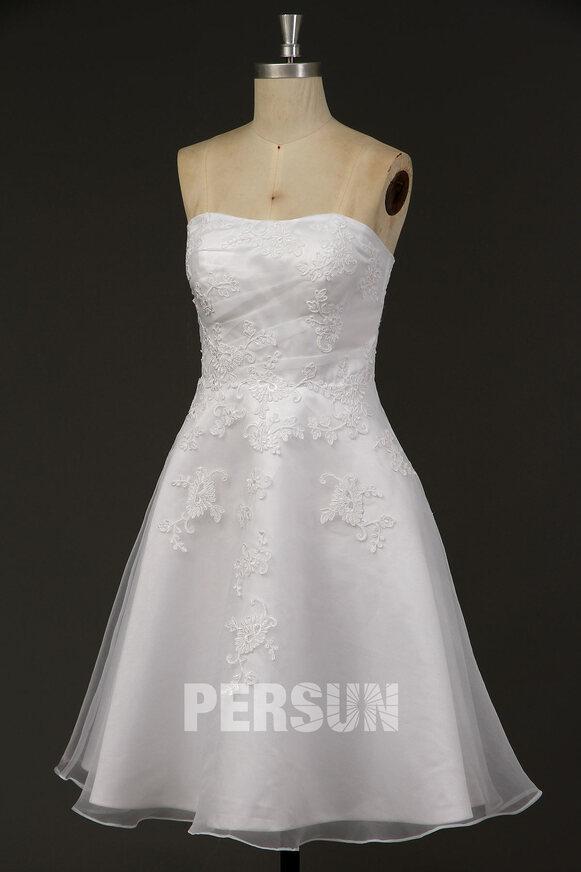 robe de mariée courte bustier en dentelle appliquée