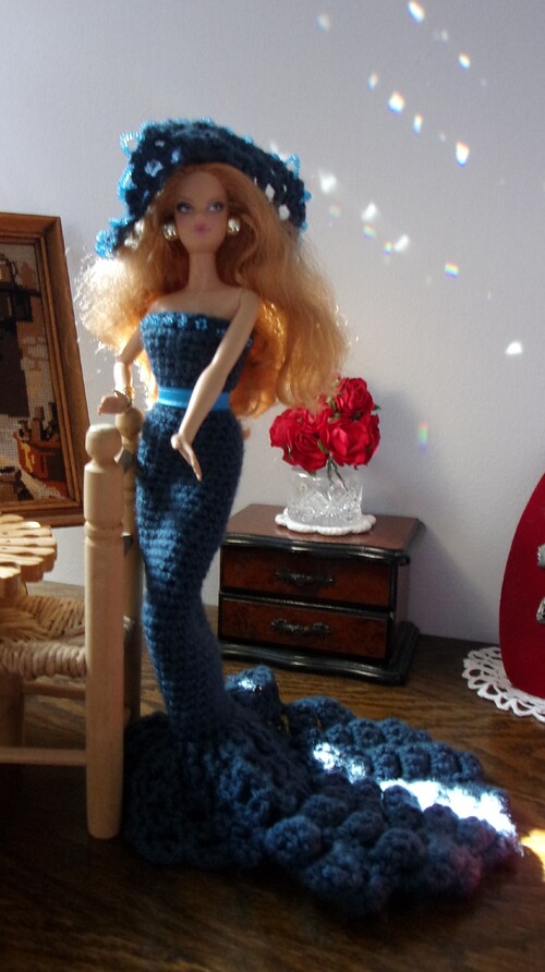 Poupée Barbie : Cyrielle dans sa robe bleue particulière