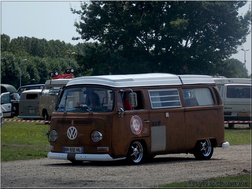 arrivee des voitures au circuit  le vendredi 25 juillet 2014  du super vw festival 