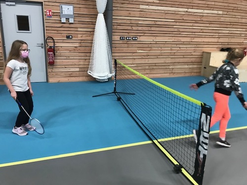 Séance de badminton à la nouvelle salle ..