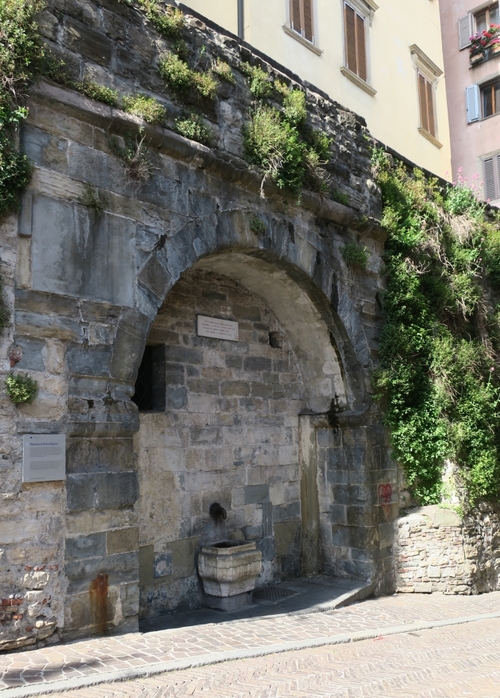 Bergame de la cité basse à la cité haute