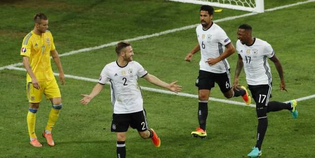 Football - Football - Shkodran Mustafi, auteur du but de l'Allemagne contre l'Ukraine. (Benoit Tessier/Reuters)