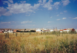 Jeudi, 15 juin 2000. Où il est question d’ingénieux hidalgo, de quête, de démesurés géants, en des villages de la Manche, des noms desquels je ne peux pas ne pas me souvenir.