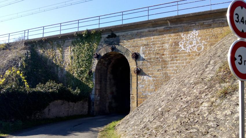 ces petits viaducs que l'ont trouve encore ou passe les trains,il faut qu'ils soit solides