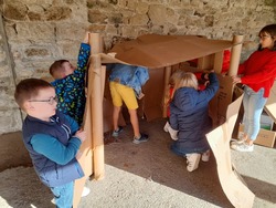 maternelle CE2 et CM : une cabane en carton