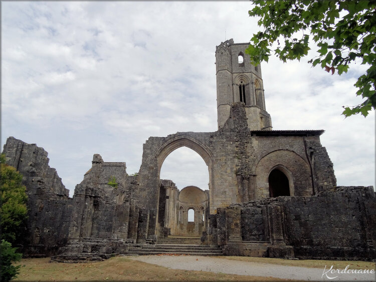 Entrée de l'Abbaye de la Sauve Majeure (Gironde)