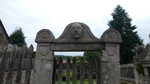 En Creuse : Masgot village sculpté 