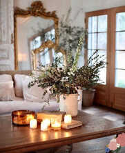 Peut être une image de bougeoir, gypsophile nuage et salon