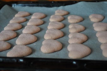 Macaron rose en coeur à la vanille pour la St-Valentin (en retard...)