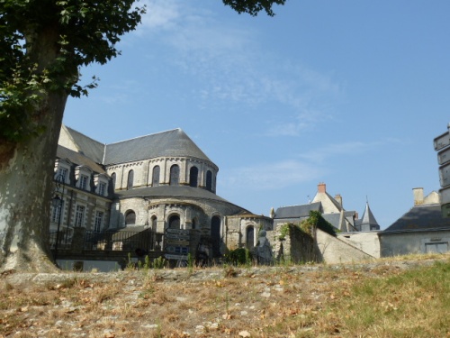 LES BORDS DE LOIRE A BEAUGENCY ET LE PONT .