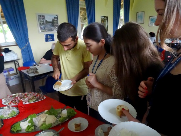 32 jeunes gens de 22 nationalités, participant au Centre International Francophone-Patrimoine des Lions, ont passé une belle journée à Châtillon sur Seine 