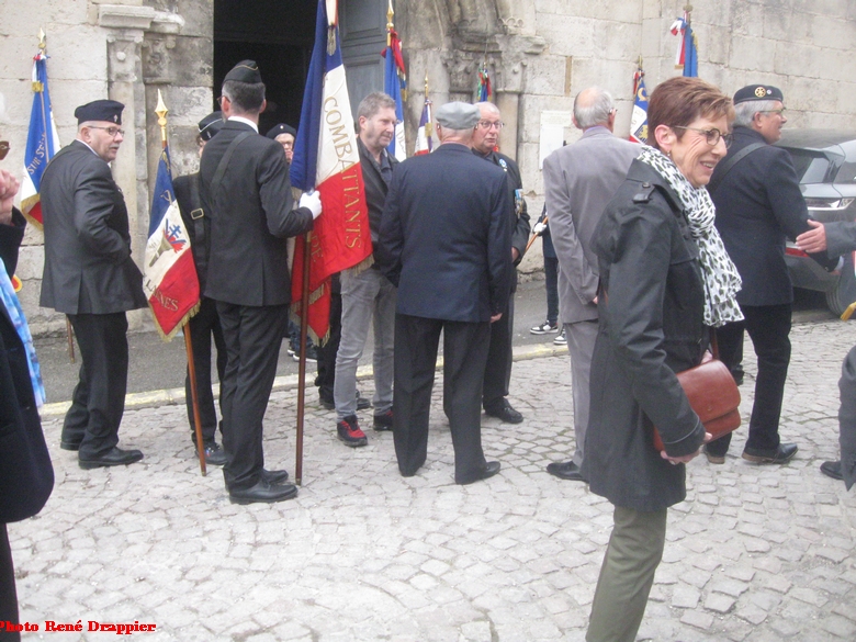 La cérémonie en souvenir de la Libération de Châtillon sur Sein a été suivie par  par René Drappier