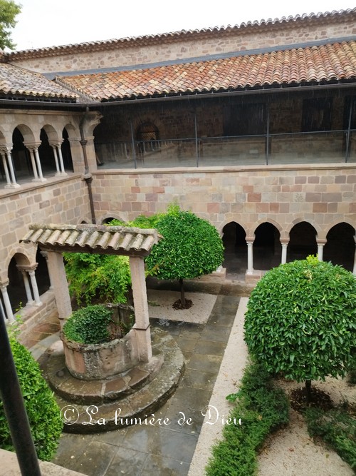 Fréjus, le cloître de la cathédrale saint Léonce
