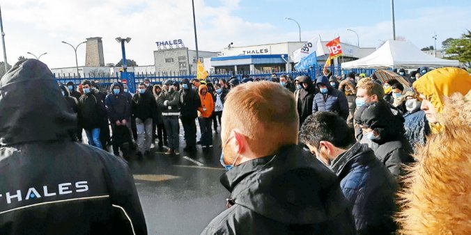 Quelque 400 salariés mobilisés, le 24 février dernier, devant le site de Brest-Plouzané.