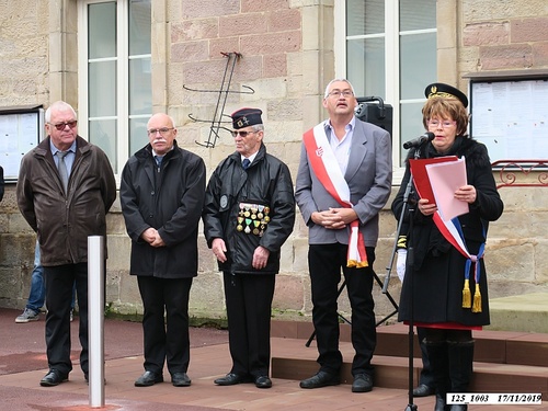 * Cérémonie du 75ème anniversaire de la Libération de Champagney à la plaque commémorative "Rhin et Danube", sur la façade de la Mairie de Champagney.