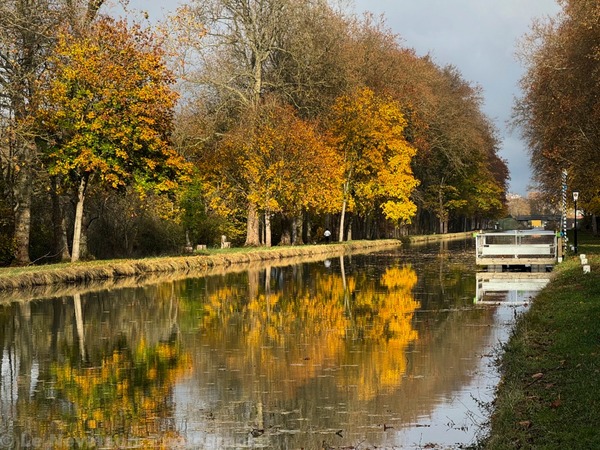 Le Canal Latéral à la Loire en automne 