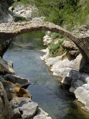 * L'aqueduc romain d'ANSIGNAN et les gorges de Galamus