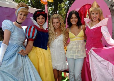 Vanessa, Ashley et quelques princesses Disney