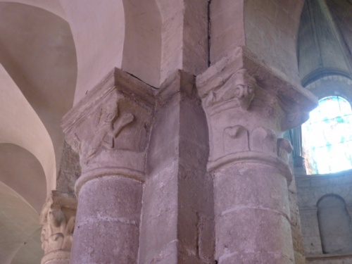 INTERIEUR DE NOTRE-DAME de BEAUGENCY, Vitraux, Chapiteaux, Statuaire ....