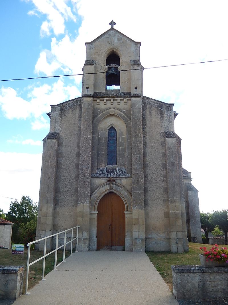 FR 17 Saint-Georges-de-Longuepierre - Ãglise Saint Georges 03.jpg