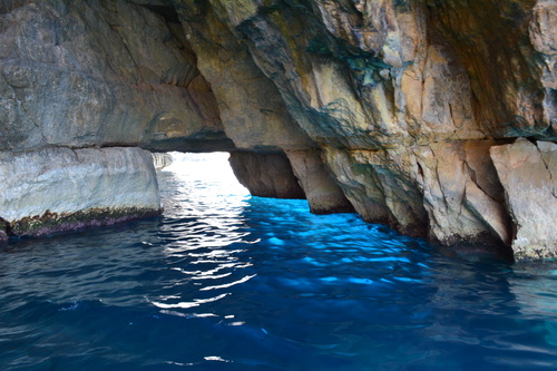 Tour en barque à la Grotte Bleue à MALTE
