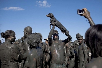 port-parati-brazil-mud-festival-600x400