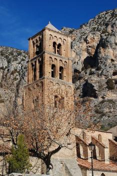Moustiers Sainte Marie : L'église Notre-Dame de l'Assomption