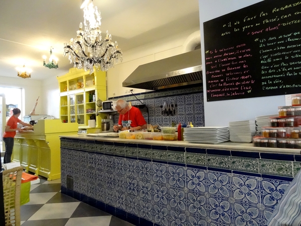 A  "La Portella", restaurant de Prats de Mollo, les assiettes sont magnifiquement décorées.... 