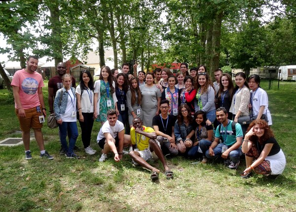 32 jeunes gens de 22 nationalités, participant au Centre International Francophone-Patrimoine des Lions, ont passé une belle journée à Châtillon sur Seine 