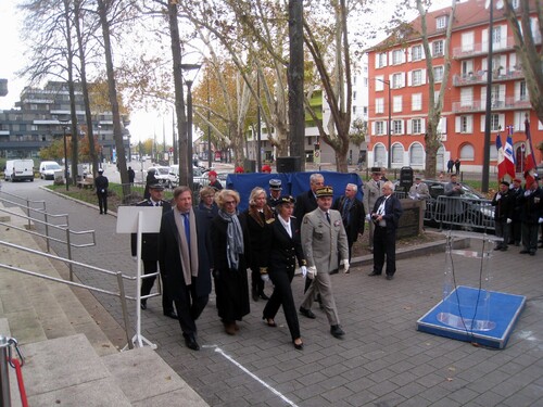 * Commémoration à Strasbourg avec dépôt de gerbes devant le char Zimmer et la plaque du Père Houchet