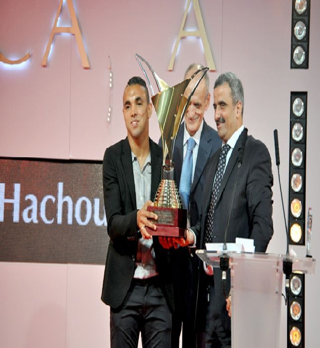 Hachoud reçoit l\'oscar du meilleur joueur de la saison