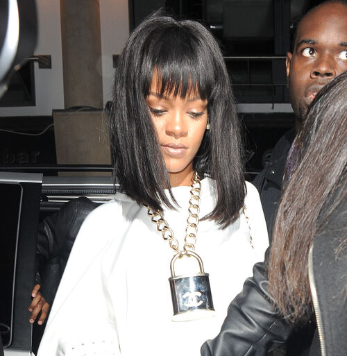 Rihanna jette l'argent pas les fenêtres, selon son comptable