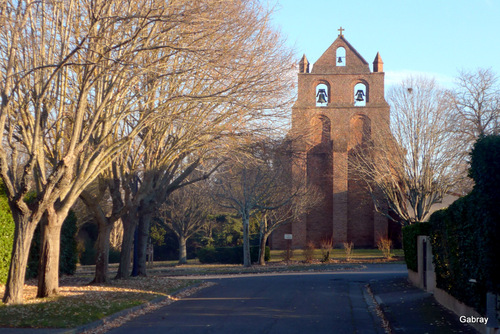 Auzeville :  maison, église , ...