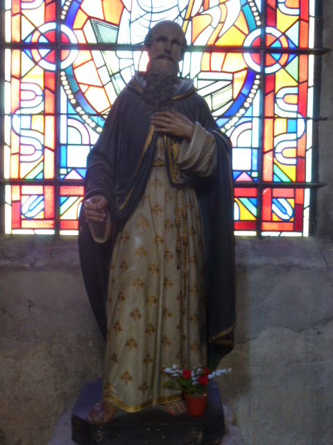 INTERIEUR DE NOTRE-DAME de BEAUGENCY, Vitraux, Chapiteaux, Statuaire ....