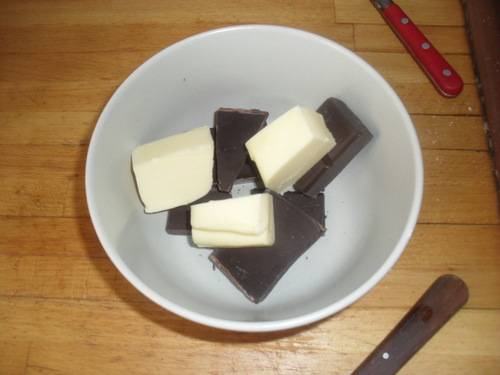 un gâteau au chocolat pour utiliser les blanc d'oeuf...merveilleux^^