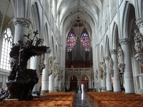 Autour de la cathédrale zaint Rombaut à Malines en Belzique (photos)