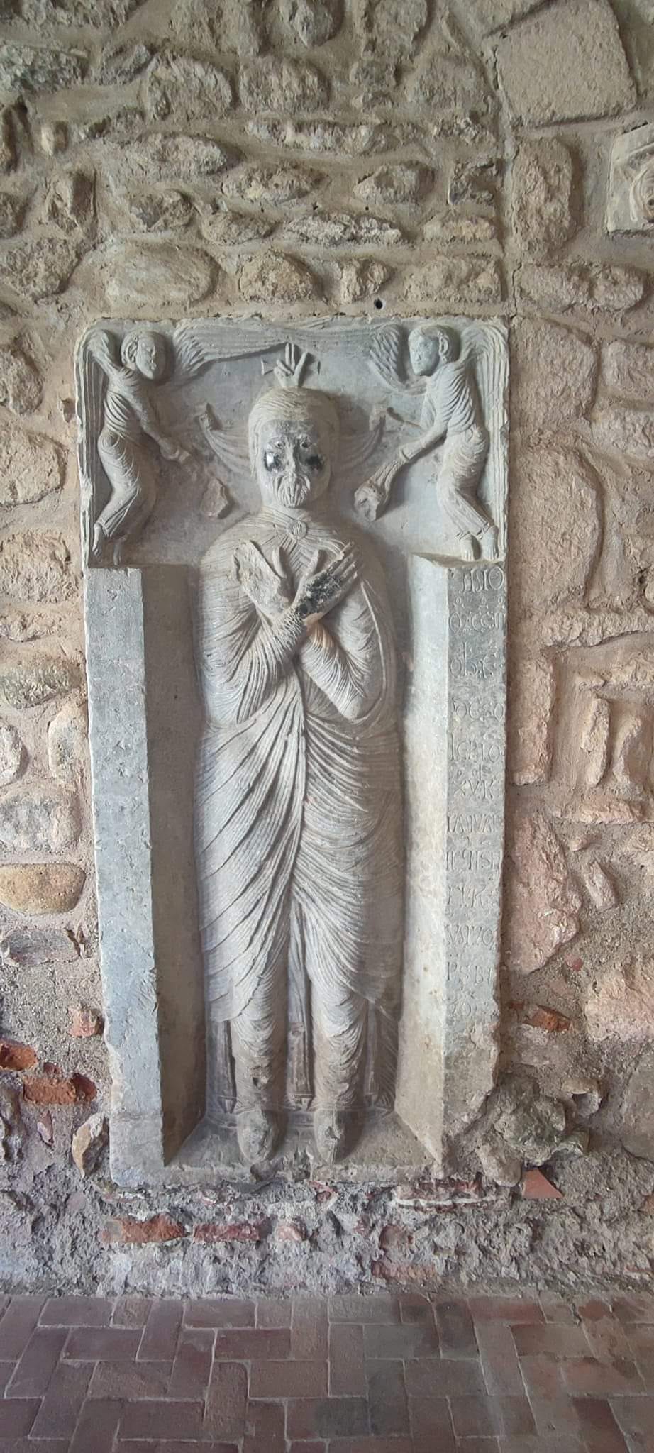 Peut être une image de monument