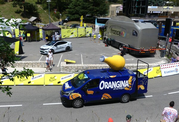 LE TOUR DE FRANCE