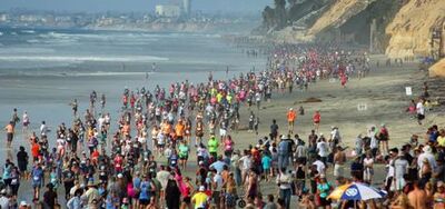 season marathon running runners beach bay