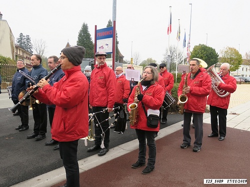 * Cérémonie du 75ème anniversaire de la Libération de Champagney à la plaque commémorative "Rhin et Danube", sur la façade de la Mairie de Champagney.