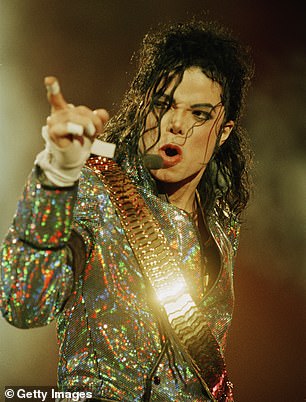 RIP: Michael Jackson est une fois de plus en tête de la liste des célébrités mortes les mieux rémunérées de Forbes, récoltant 48 millions de dollars