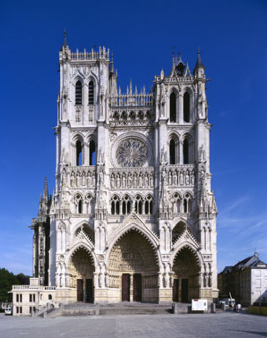 http://lancien.cowblog.fr/images/ArchitectureArt/CathedraleAmiens.jpg