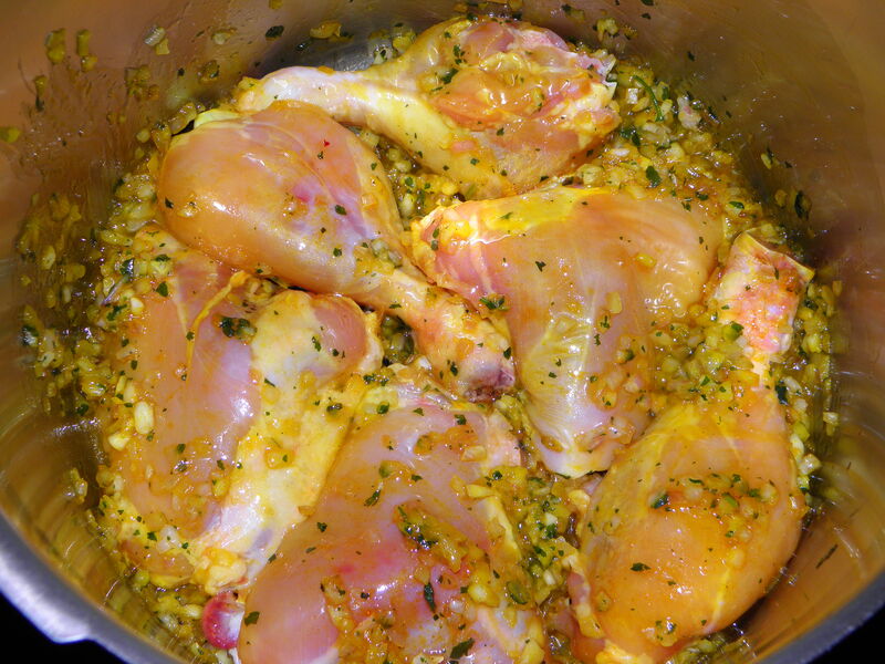 Tajine de poulet aux fonds d'artichauts et petits pois