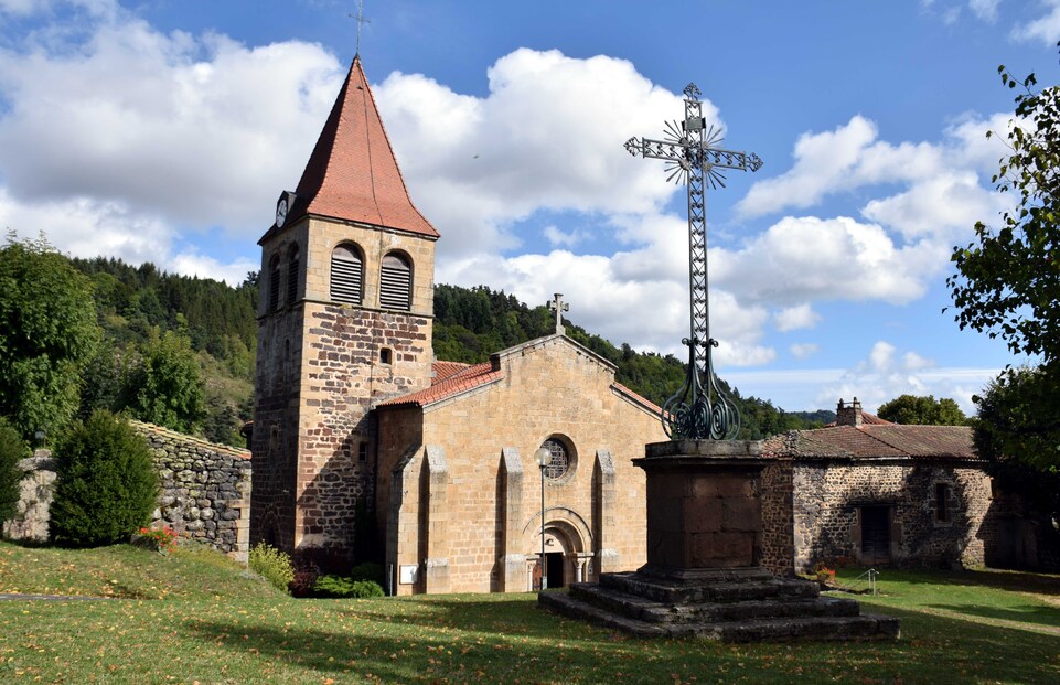St Privat d'Allier - L'église romane