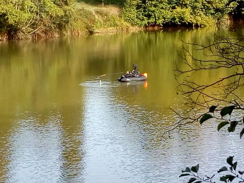 un floua tube sur le lac de barsac