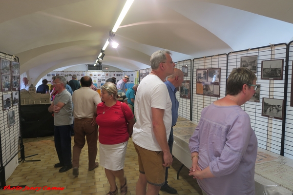 Les Amis du Châtillonnais ont fêté la parution de leur 300 ème "cahier", avec une exposition rétrospective