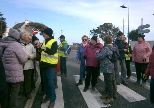 Rando à Carnac le 22 01 2024 . 51 randonneurs ont marché 8 km le long des plages .