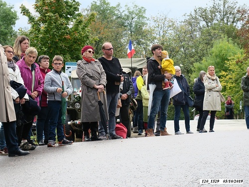 * Colline de Bourlémont  ( la Chapelle N-D du Haut ) - En hommage aux parachutistes du Bataillon de Choc qui l'ont libérée 