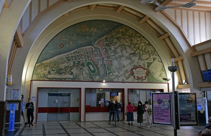 J4 - Deauville - La gare et ses peintures