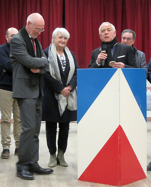Francis Castella, Maire de Sainte Colombe sur Seine, a présenté ses derniers vœux à ses administrés, puisqu'il ne se représente pas aux élections de mars 2020.....